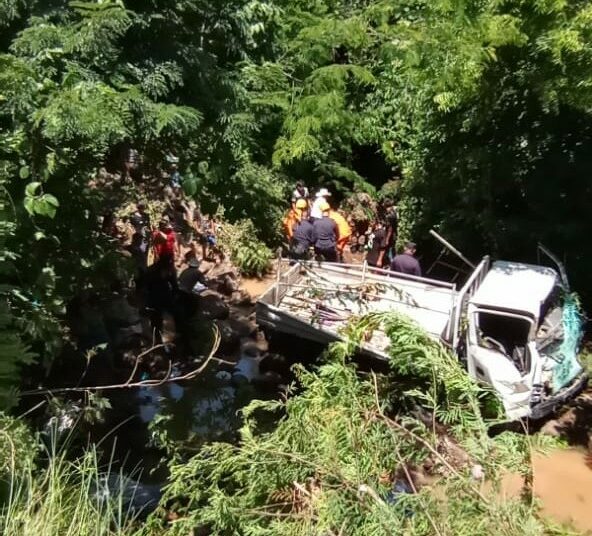 Tres fallecidos y más de 20 heridos en grave accidente de tránsito en Conchagua, La Unión