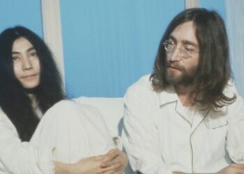 Subastan en 58 mil dólares grabación inédita de John Lennon y Yoko Ono de hace 51 años