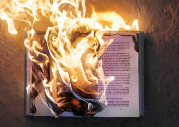 Una escuela de Canadá quemó 5.000 libros, incluidos ‘Tintín’ y ‘Astérix’, por sus contenidos «obsoletos e inapropiados» hacia los indígenas