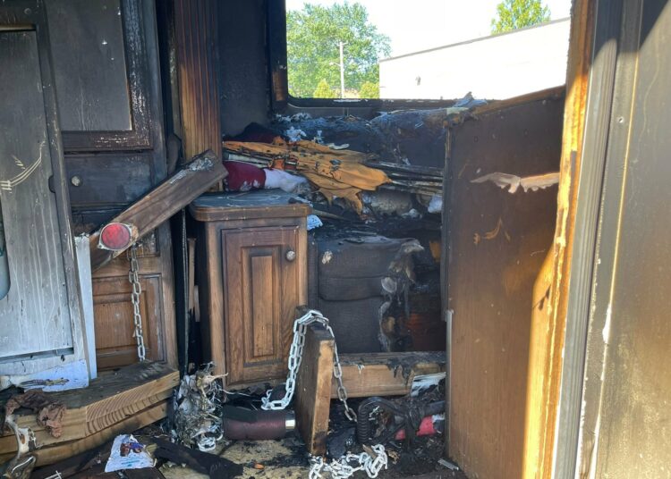 Gobierno denuncia actos de vandalismo contra el consulado de Long Island, y culpa a simpatizantes de Arena y del FMLN