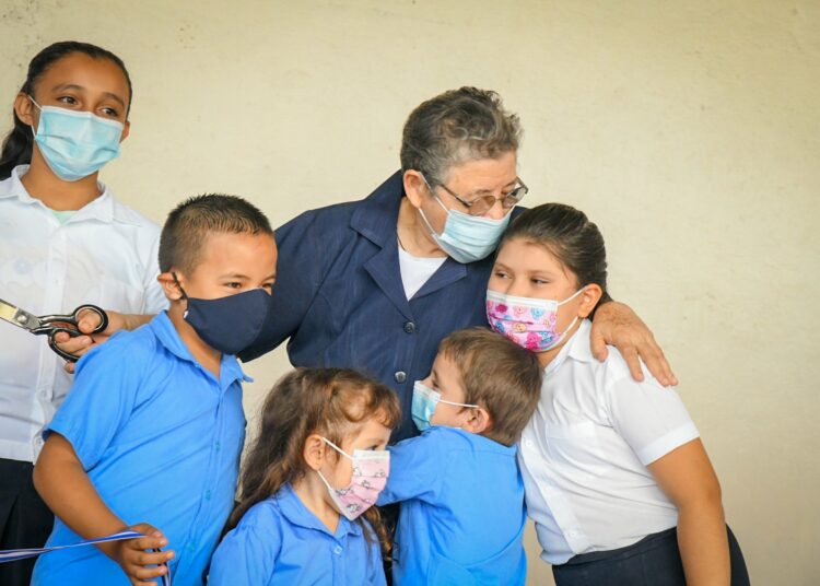 María Chichilco entrega remodelación de Centro Escolar de Arcatao, Chalatenango