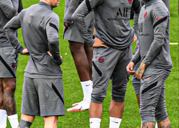 La terminante crítica de una estrella inglesa Michael Owen a Messi, Neymar y Mbappé tras el debut del tridente