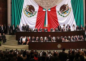 Congreso de México aprueba ley que abriría paso a consulta sobre continuidad del presidente
