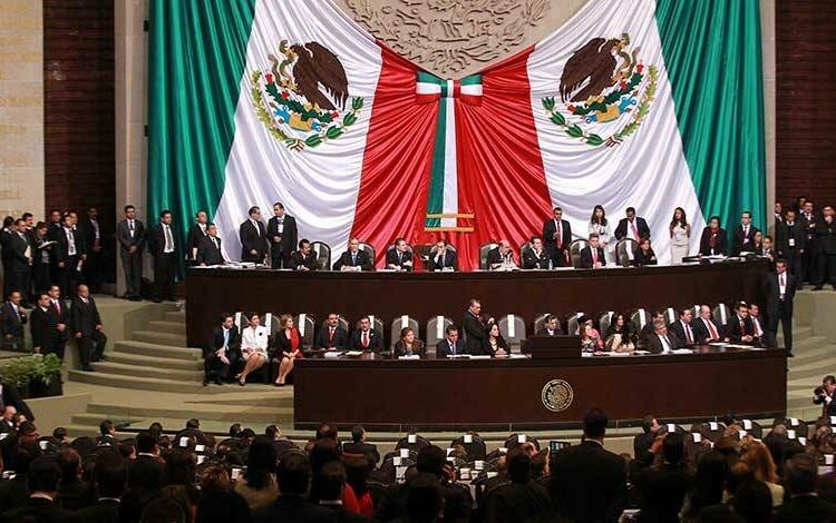 Congreso de México aprueba ley que abriría paso a consulta sobre continuidad del presidente