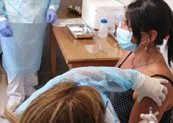 Estados Unidos requerirá a todos los nuevos inmigrantes estar vacunados contra el COVID-19