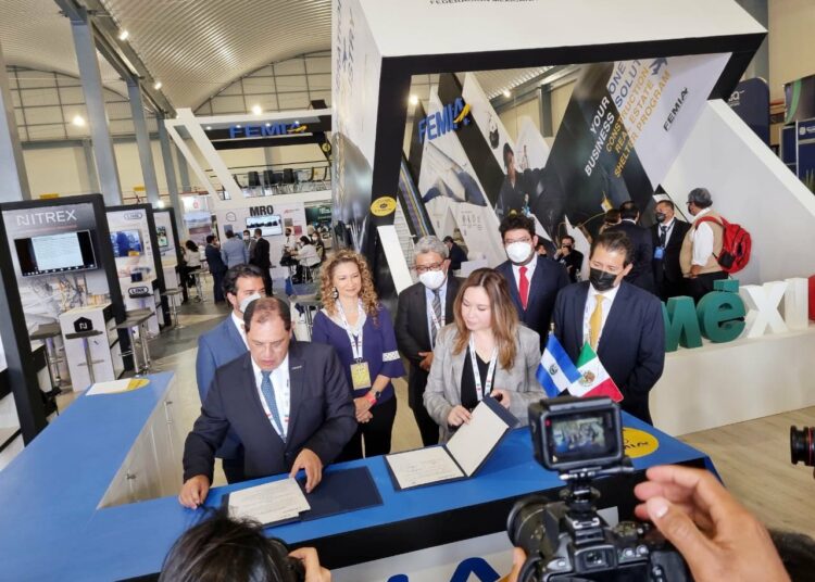 México apoyará el desarrollo aeroespacial en El Salvador