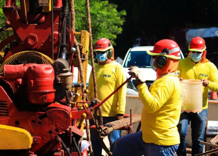 MOP realizó estudios de suelos en carretera Los Chorros para verificar condiciones del terreno