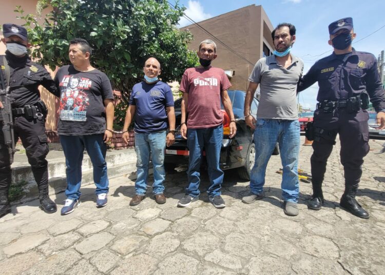 Sujetos son sorprendidos intentando ingresar ilegalmente a una agencia telefónica en San Juan Opico