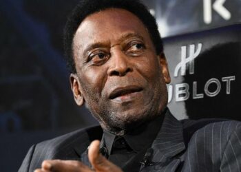 Pelé habló de su estado de salud y envió un sentido mensaje al cantante Roberto Carlos por la muerte de uno de sus hijos