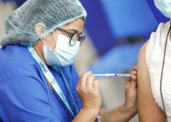 El Salvador entra en la lista de los 50 países con mejor ritmo de vacunación a nivel mundial