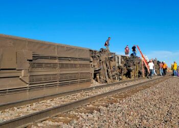 EE. UU.: al menos tres personas mueren en descarrilamiento de tren