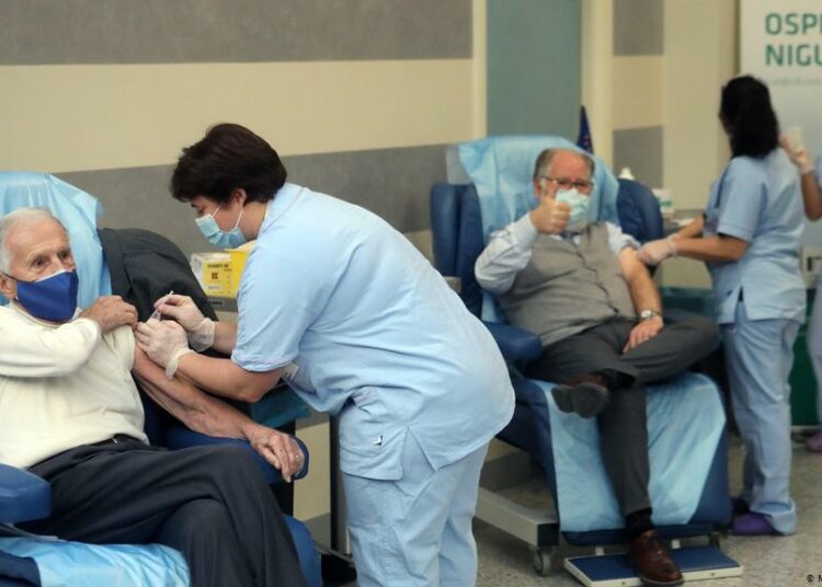 Italia obligará a vacunarse a todos los trabajadores: es el primer país occidental en hacerlo