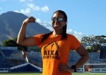 La atleta salvadoreña Aixa Martínez participa en el Virginia Anvil Fest 2021