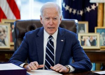 Biden firmó un proyecto de ley de financiación para evitar el colapso económico del Gobierno