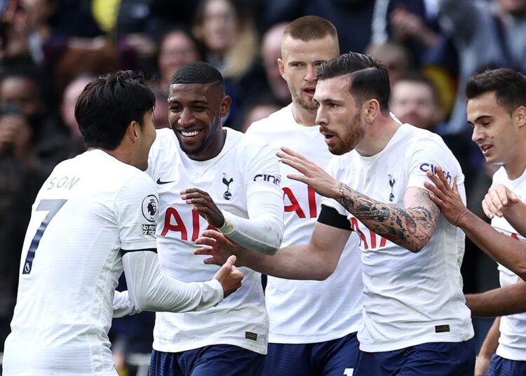 Tottenham le ganó a Aston Villa en su casa por 2-1