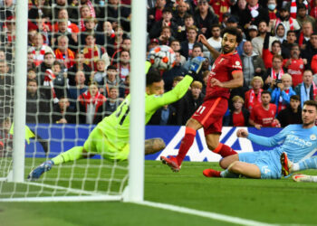 Liverpool y Manchester City firman un empate 2-2