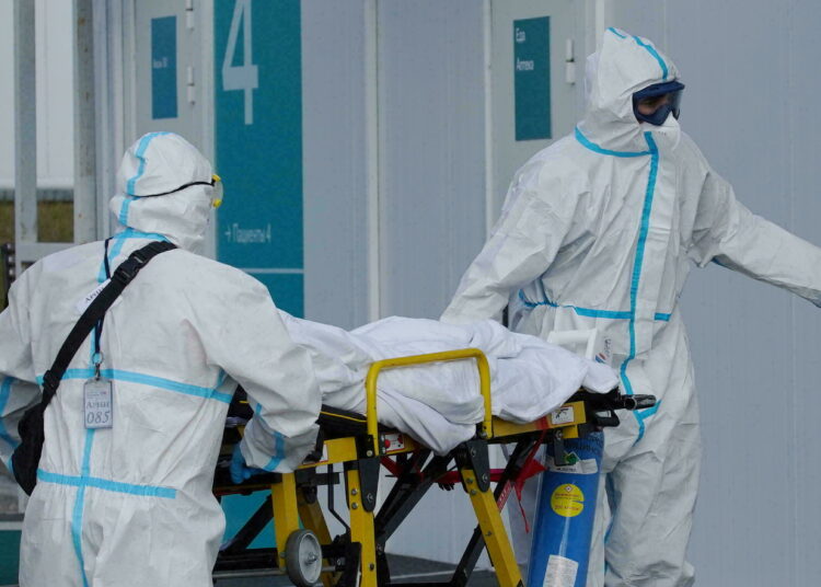 Rusia supera las 900 muertes diarias por Covid-19 por tercer día consecutivo