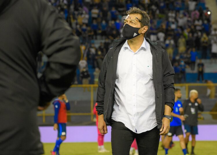 ¿Problemas dentro de la Selección? Hugo Pérez expresó «estoy triste por un lado porque hay cosas aquí que no entiendo»