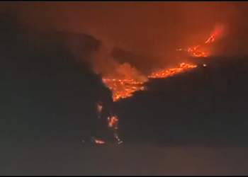 (VIDEOS) Nueva colada de lava deja más destrucción en La Palma
