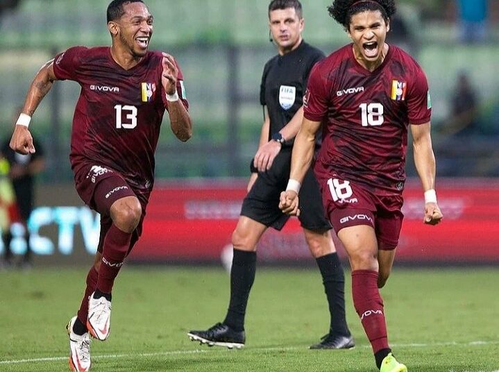 Venezuela dio el golpe ante Ecuador le ganó 2-1 en Caracas