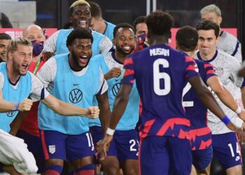 EEUU vence 2-1 a Costa Rica en premundial de Concacaf con diana de Tim Weah