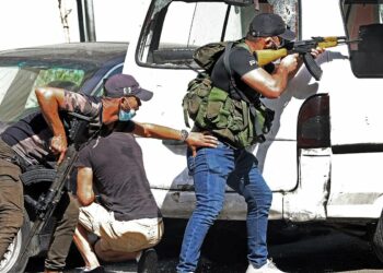 (IMÁGENES FUERTES) Al menos dos muertos en protesta violenta contra juez que investiga explosión de Beirut