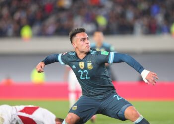 Argentina derrotó 1-0 a Perú que quedó casi sin chances para clasificar al Mundial Qatar 2022