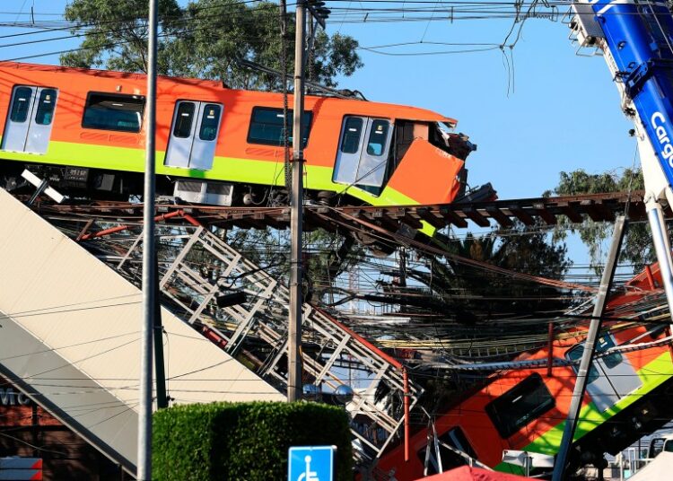 Acusarán por homicidio a empresas implicadas en desplome del metro en México