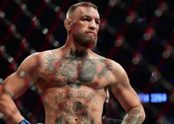 Brutal ataque de Conor McGregor a un DJ en una fiesta en Italia
