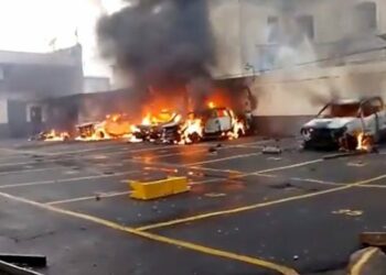 (VIDEOS) Exmilitares entraron por la fuerza al Congreso de Guatemala