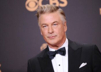 El actor Alec Baldwin mata a una mujer y hiere al director durante el rodaje de una película con lo que supuestamente era un arma de fogueo
