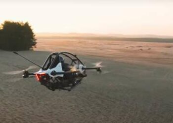 (VIDEO) Presentan un vehículo eléctrico volador a lo ‘Star Wars’ que se conduce como una ‘consola de videojuegos’