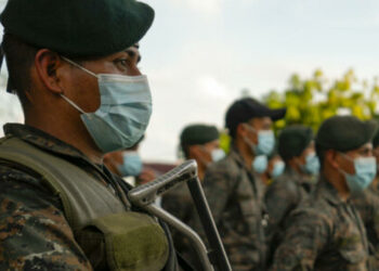 Guatemala decreta estado de sitio en El Estor tras fuertes choques entre policías e indígenas por un proyecto minero