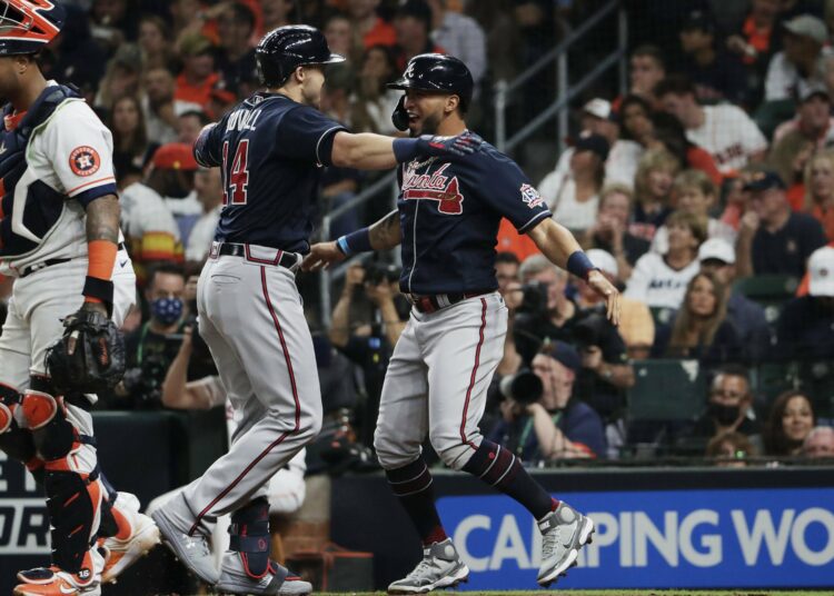 Los Bravos de Atlanta apagan a los Houston Astros en arranque de la Serie Mundial