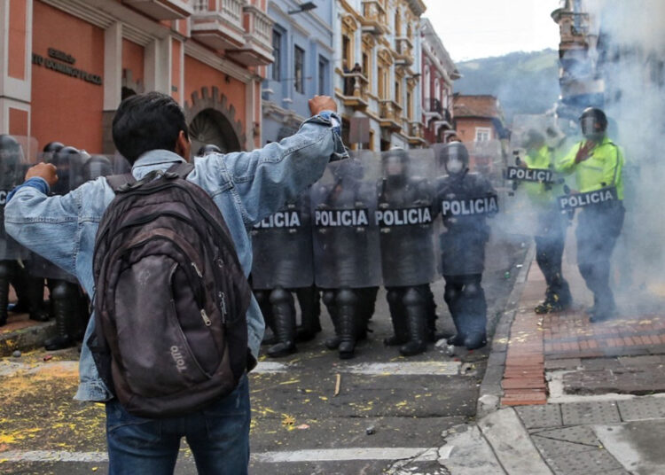 Nuevos Enfrentamientos Entre Policías Y Manifestantes En El Segundo Día De Paro En Ecuador 1085