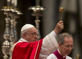 El papa Francisco pidió a los líderes mundiales responder de manera urgente a la crisis ecológica que vive el planeta