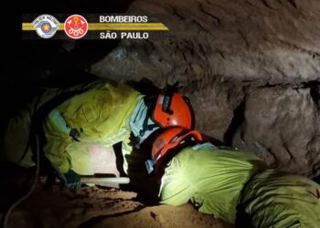 Al menos 12 bomberos quedan atrapados tras el colapso de una cueva en Brasil