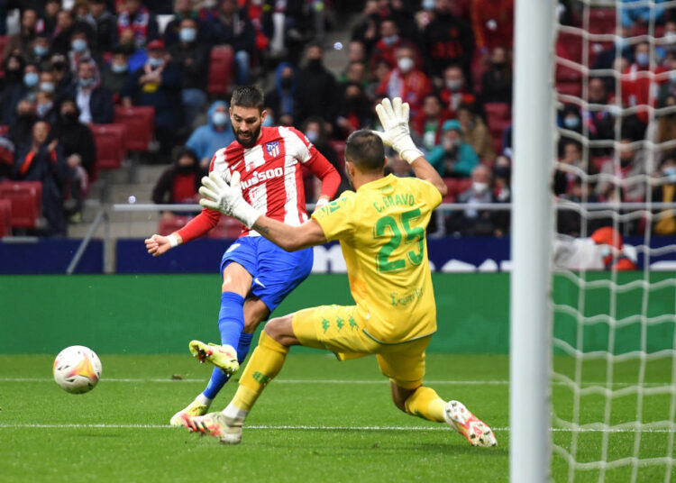 El Atlético gana 3-0 al Betis y se mete en zona de Liga de Campeones