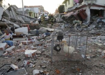 Confirman un muerto y 15 heridos tras una explosión en un ducto de Pemex en México