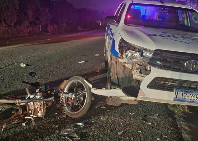 Detienen a motociclista en estado de ebriedad luego de que se estrellara contra una patrulla de la PNC