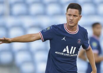 Ander Herrera del PSG, fue asaltado por un travesti en París