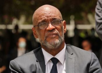 (VIDEO) Grupos armados atacan la caravana del primer ministro de Haití durante una ceremonia oficial