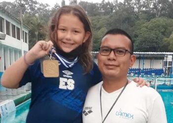 El Salvador gana dos medallas de oro y plata en el campeonato de clavados en Guatemala