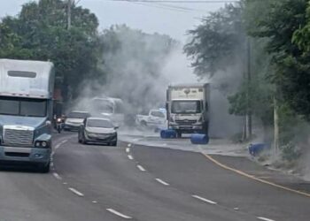 Camión derramó químicos sobre la carretera Troncal del Norte