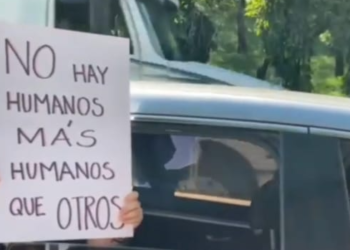 Salvadoreños realizan caravana por la vida