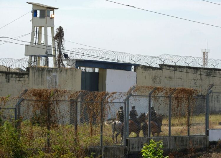 Encuentran a siete presos muertos en violenta cárcel de Ecuador