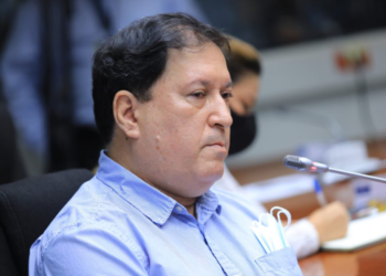 Extitular del BCR, Carlos Acevedo confirma que Gobierno de Funes sí entregaba sobresueldos