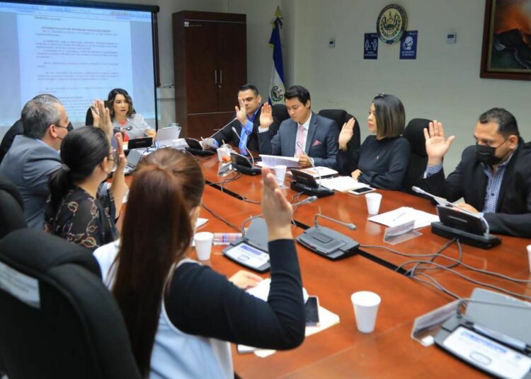 Usuarios ya no pagarán membresía por tarjetas de crédito, ni podrán sobregirarse: esta y otras disposiciones contiene el dictamen de diputados