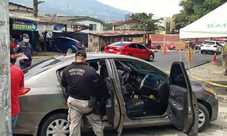 Capturan a cuatro sujetos por agrupaciones ilícitas y portación ilegal de armas de fuego en San Salvador
