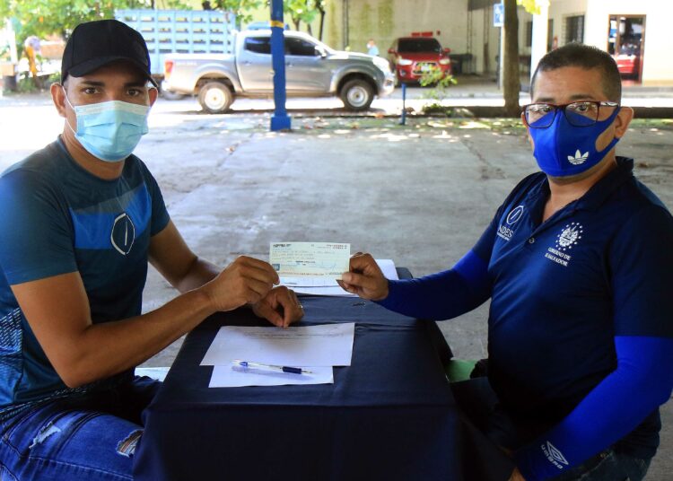 El seleccionado de fútbol playa Rubén Batres agradeció el respaldo del INDES